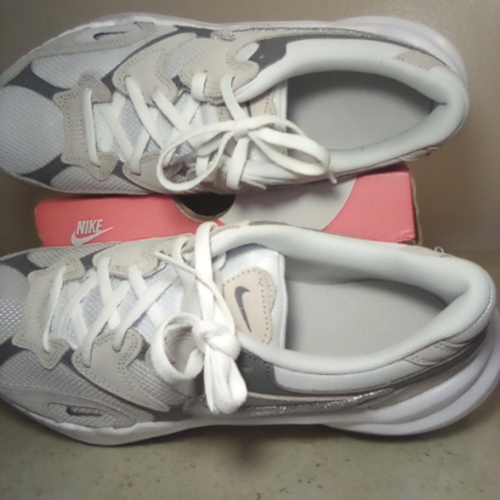Gray Silver Metallic White Women's Nike Running Shoes - Picture 12 of 14